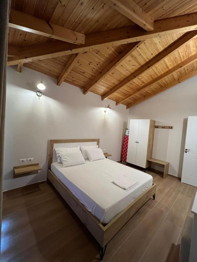 Amazing Familiar Apartments And Rooms Саранда Екстер'єр фото