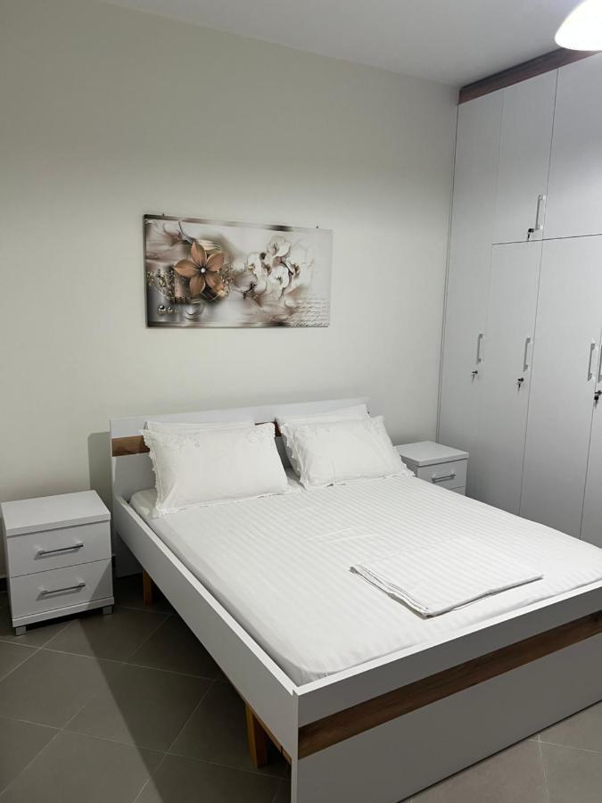 Amazing Familiar Apartments And Rooms Саранда Екстер'єр фото