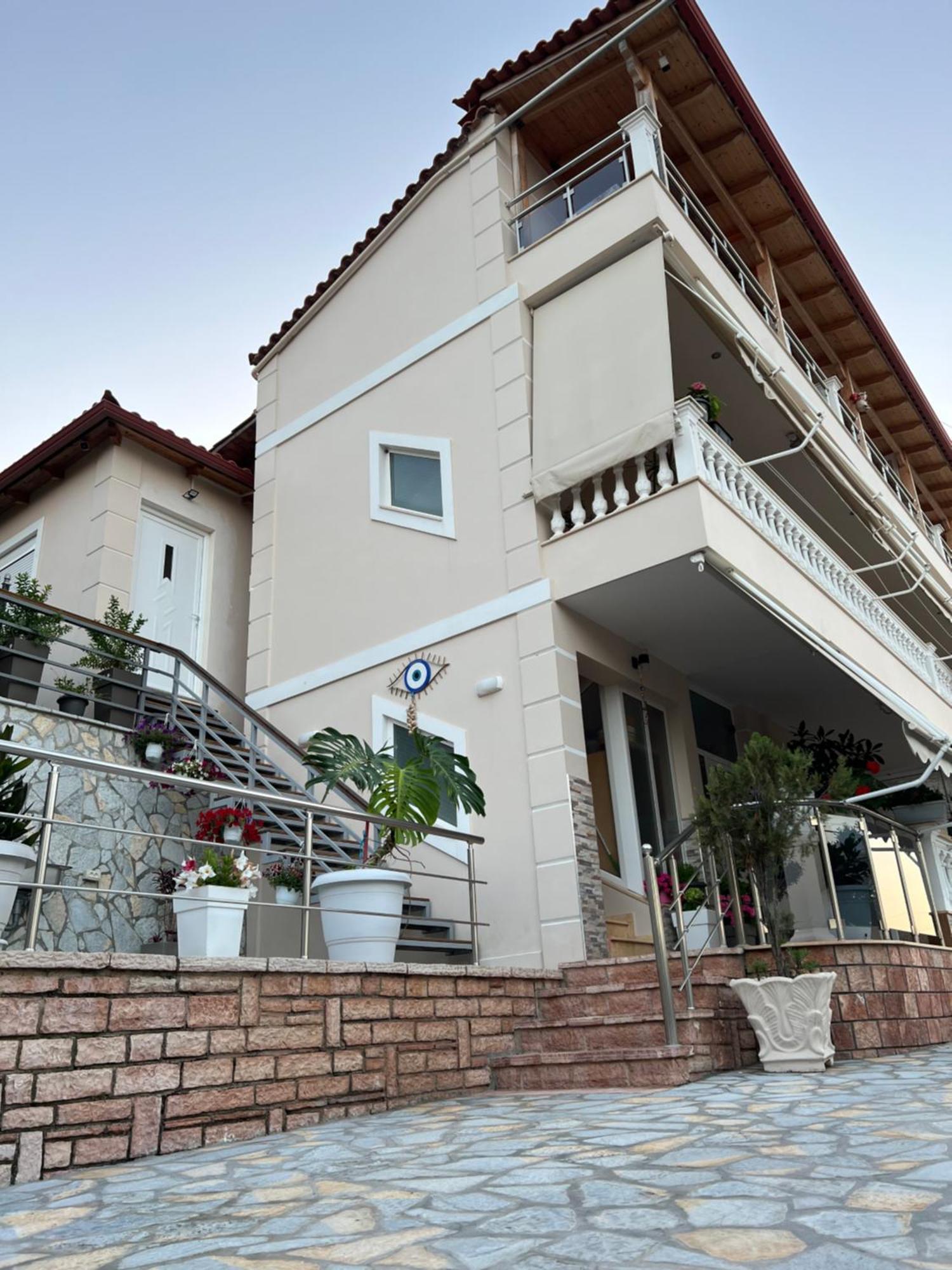 Amazing Familiar Apartments And Rooms Саранда Екстер'єр фото