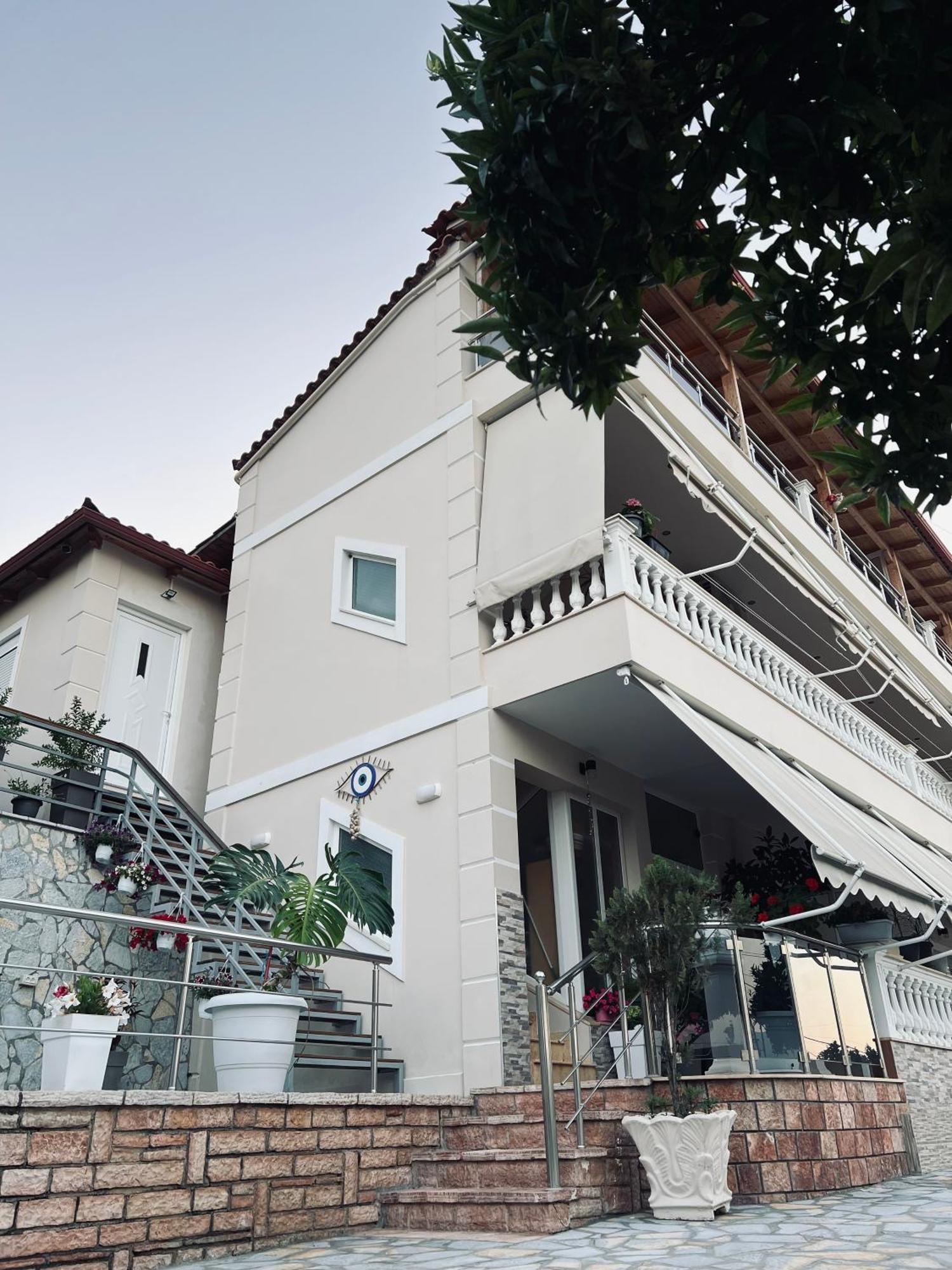 Amazing Familiar Apartments And Rooms Саранда Екстер'єр фото